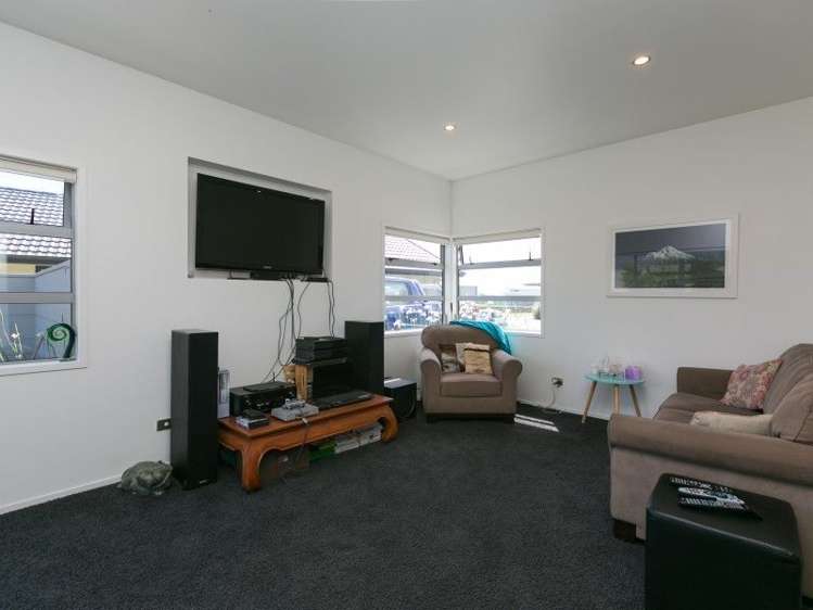 47 Links Drive Waiwhakaiho_21