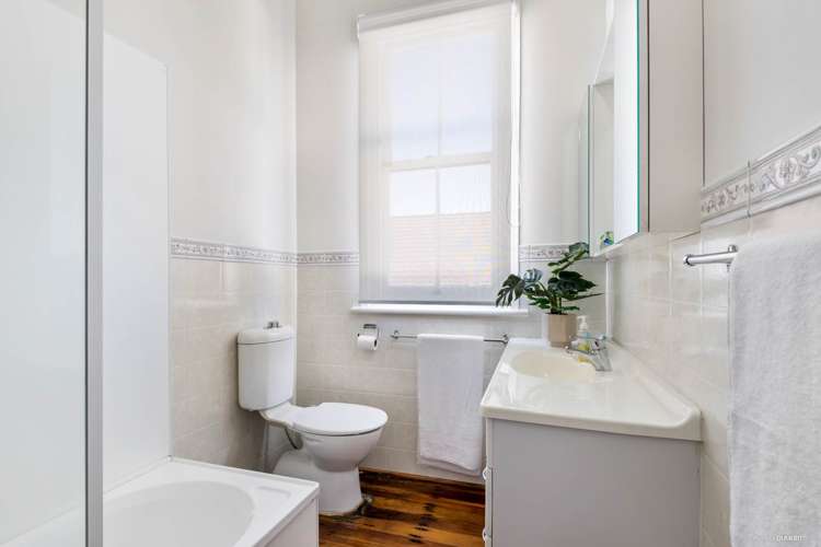 9 Miro Road Greenlane_11