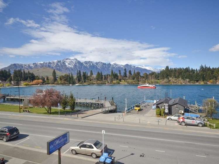 8/109 Au Beach Street Queenstown_11