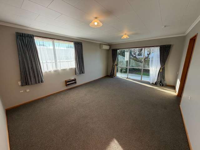 WAIMATE - 2 BED TOWNHOUSE, SINGLE GARAGE, GREAT LOCATION ON QUEEN ST