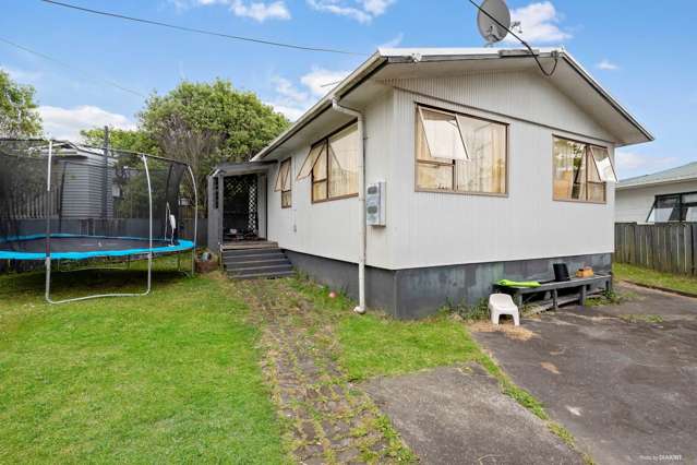 2/144a Mcleod Road Te Atatu South_1