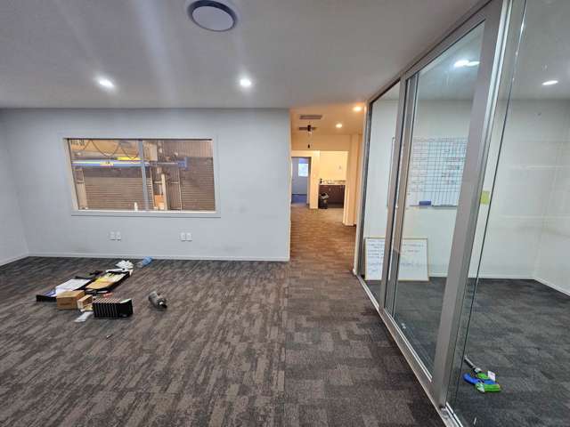 Unit B/94 Henderson Valley Road Henderson_4