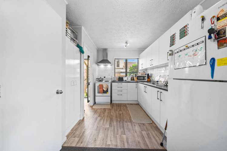 2/397 Roscommon Road Clendon Park_6