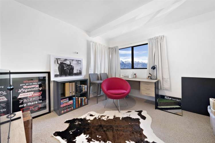 52 Wynyard Crescent Fernhill/Sunshine Bay_9