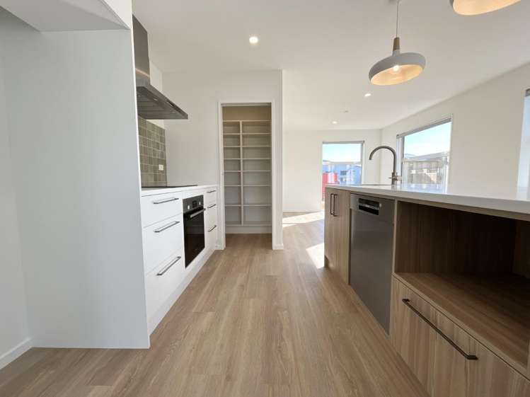 10 Rita Angus Road 10145_1