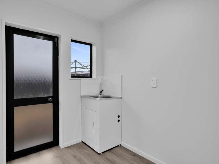 48 Forth Crescent Glenview_17