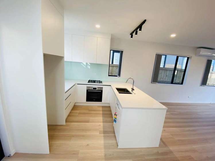 2/39 Lyndhurst Road Te Atatu South_7