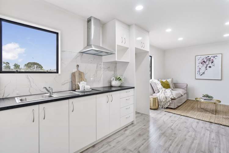 8a Landseer Place Blockhouse Bay_13