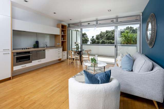 4/6 Beach Front Lane Browns Bay_3