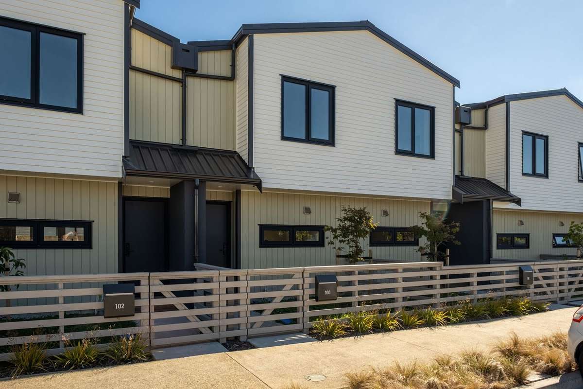 FIRST WEEK RENT FREE - Modern 2-Bedroom Townhouse 2