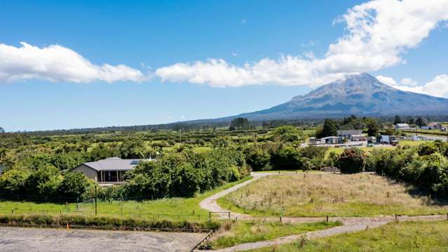 Private lifestyle living on 5 acres