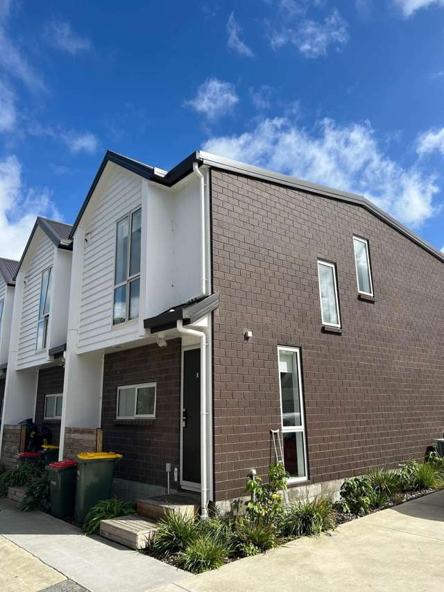 Near new 2 Bedroom Townhouse