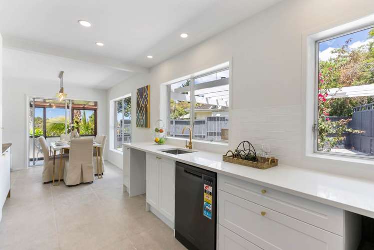 13 Dunraven Place Torbay_10