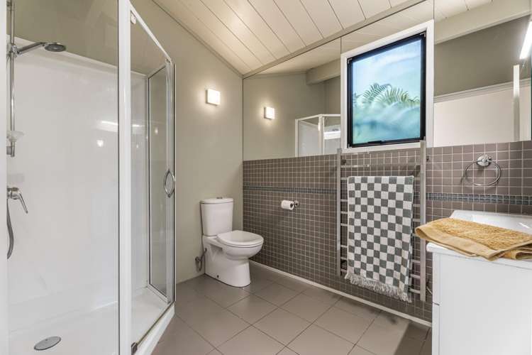 37b Ocean Road Surfdale_16