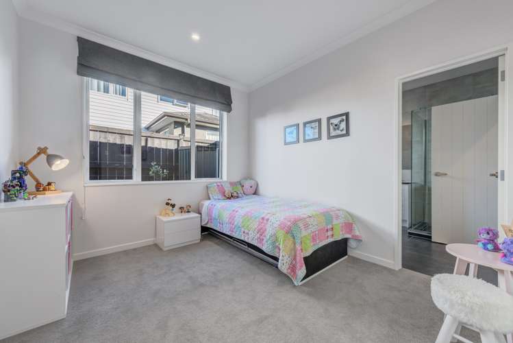 5 Defender Crescent Beachlands_13