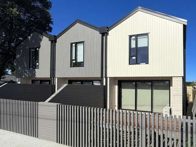 Two bedrooms, easy living on the Peninsula