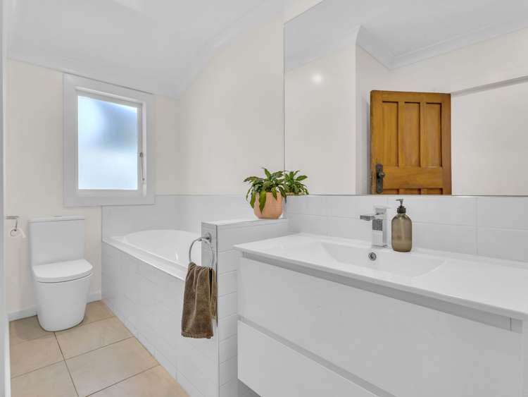 1106 Caroline Road Mayfair_16