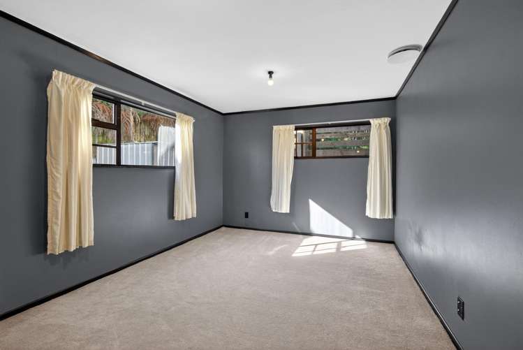 52 Antrim Crescent Wainuiomata_15