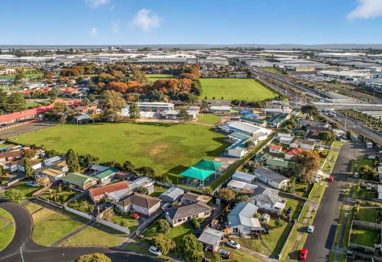 39 Staverton Crescent Mangere_5