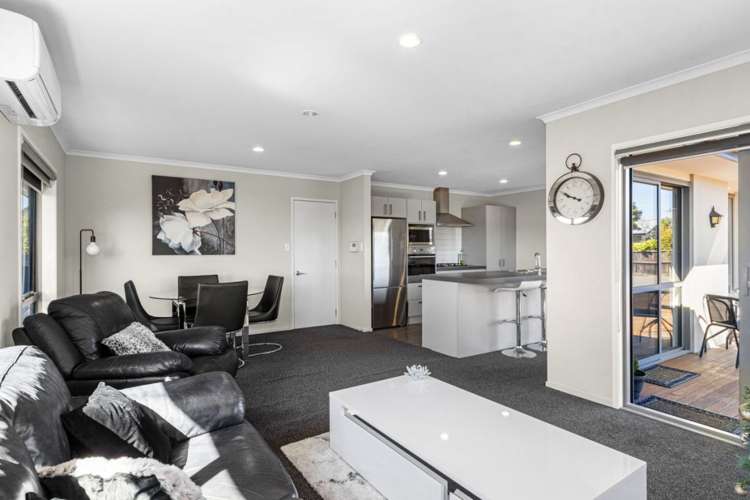 6 Cornet Lane Aranui_5