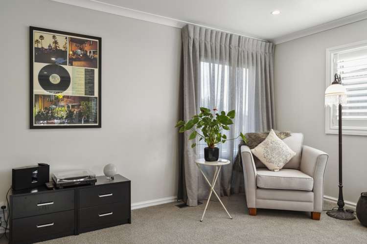 10 Crowther Terrace Waipahihi_13