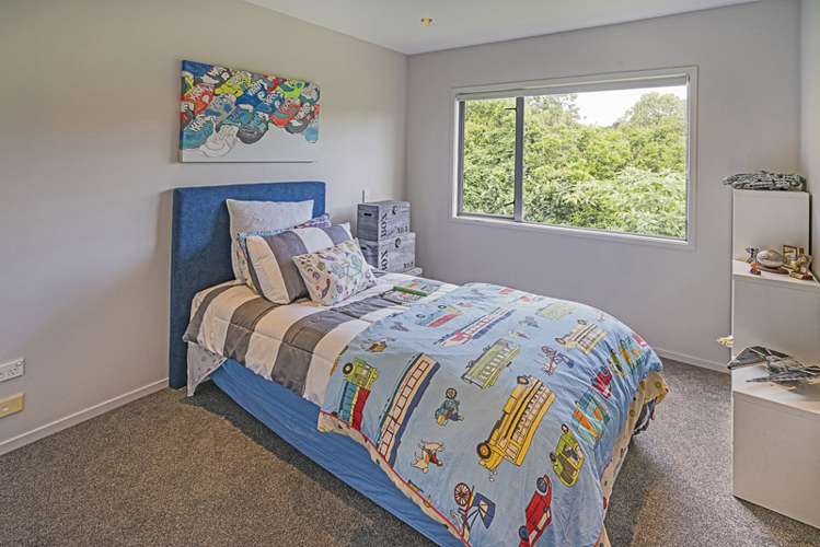 20a Oliver Twist Avenue Mellons Bay_13