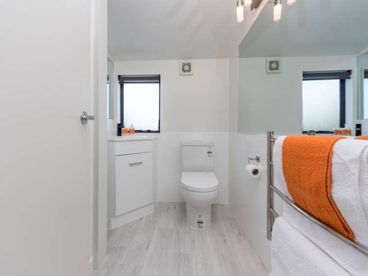 2/607 Glenfield Road Totara Vale_9