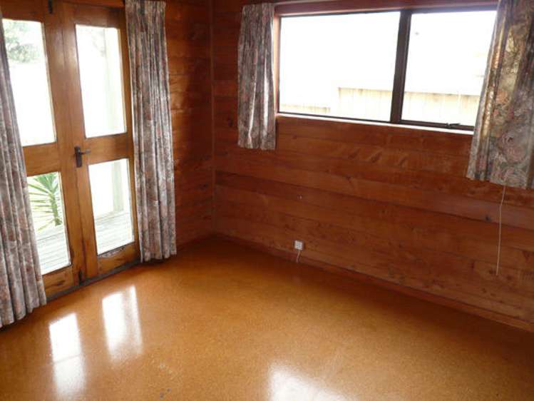 205 The Square Whangamata_6