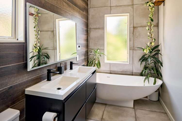 71 Wyndrum Avenue Waterloo_12