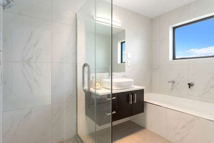 8 Iwinuku Crescent Wattle Downs_16