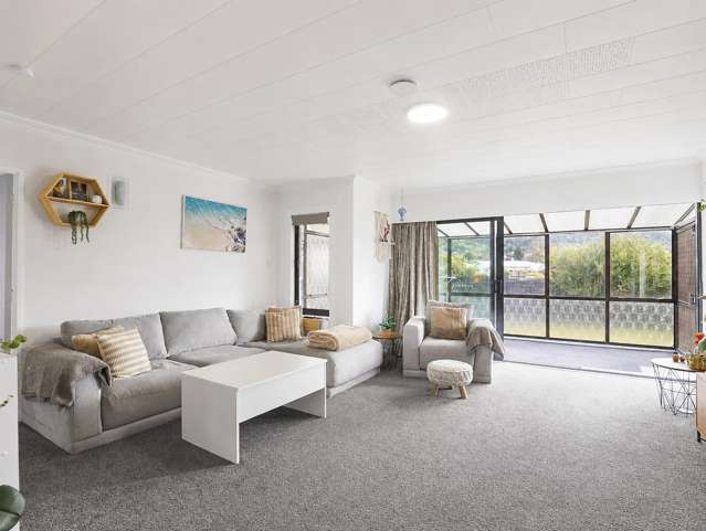 16 Joanne Crescent Pukehangi_4