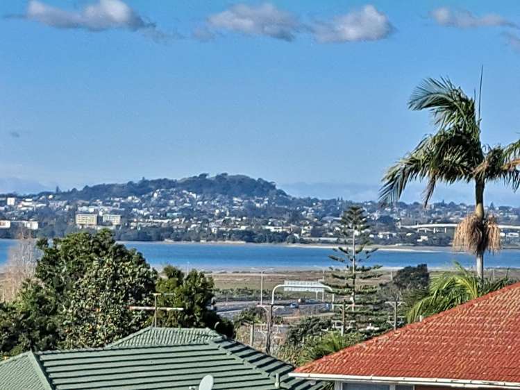 91 Royal View Road Te Atatu South_3