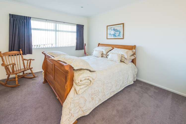 13 Lithgow Drive Otamatea_17