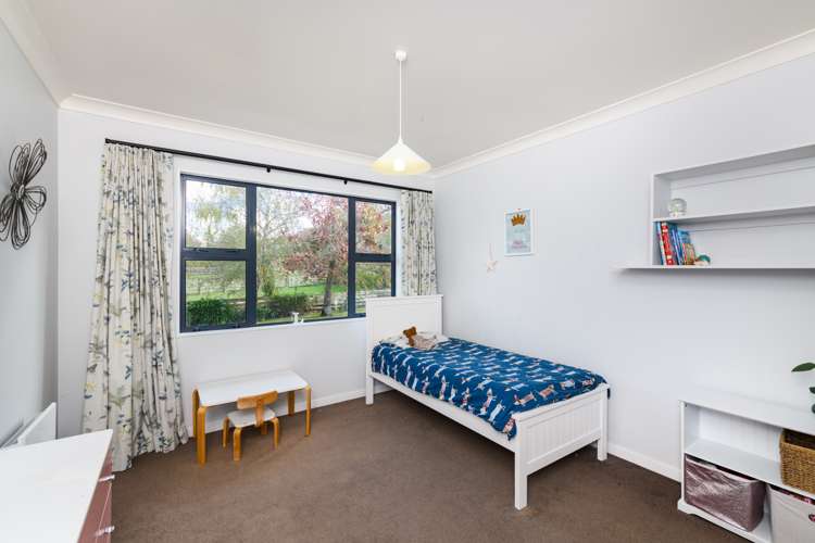 8 Almond Grove Feilding_12