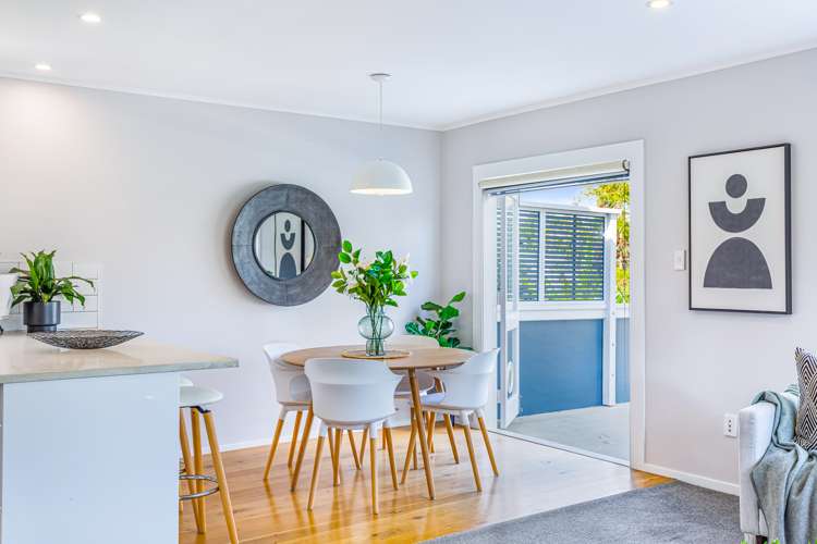 17 Castaing Crescent Te Atatu South_12