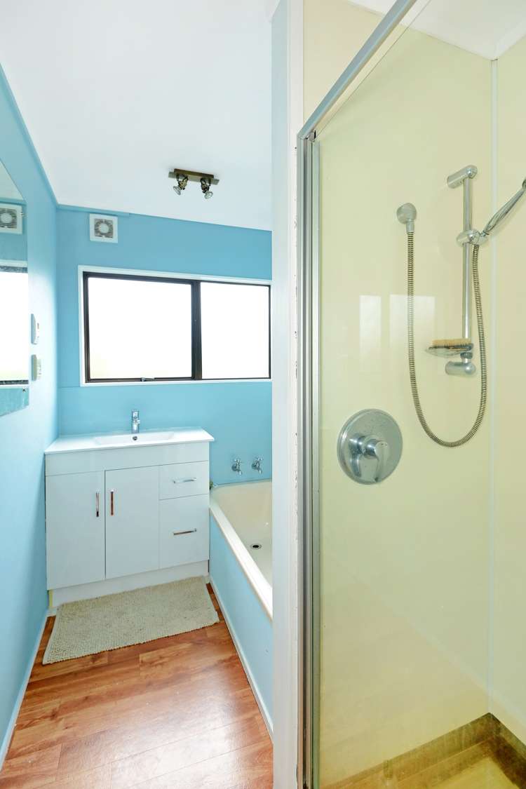 2 Onedin Place Titirangi_18