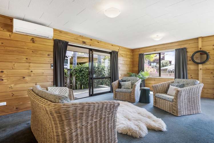 1/8 Camilla Grove Totara Vale_6