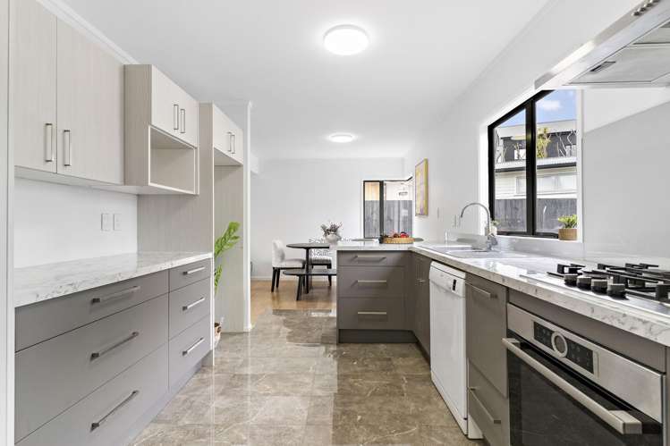 2/9 Wharf Road Te Atatu Peninsula_3