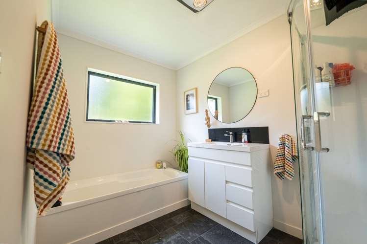 30 Matua Grove Otatara_18