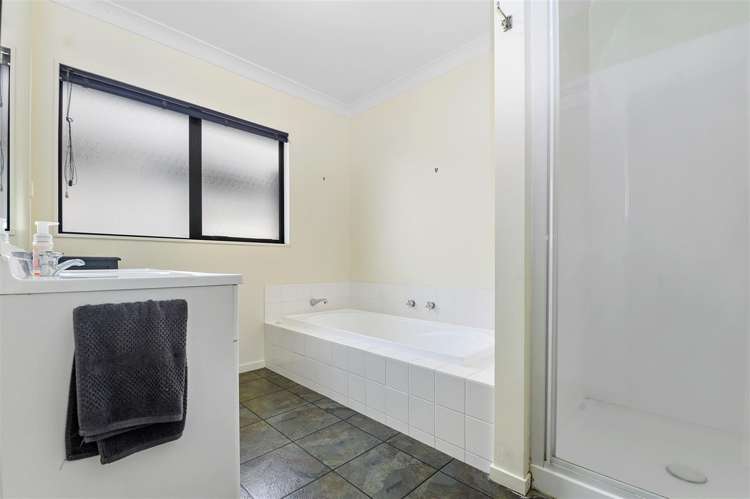 65 Basley Road Owhata_17