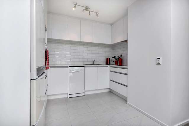 1f/86a Rockfield Road Penrose_4