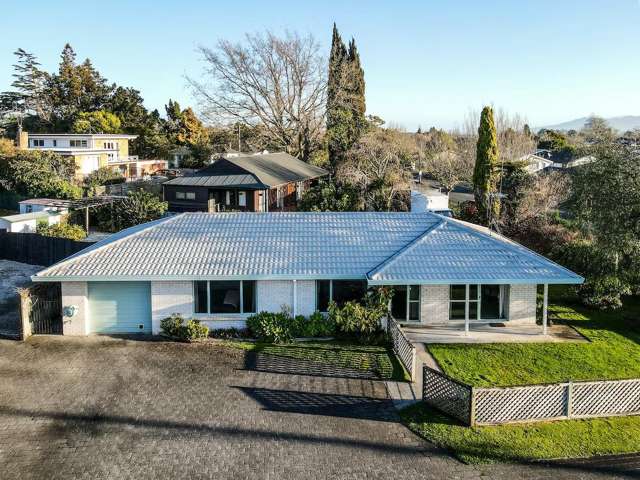 A Welcoming Glenview Home with Comfort and Convenience