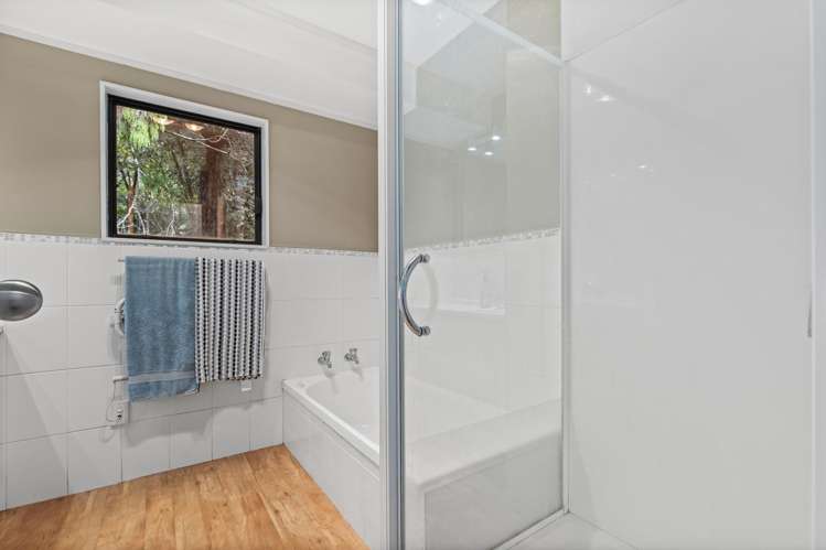 420 Scenic Drive Waiatarua_17