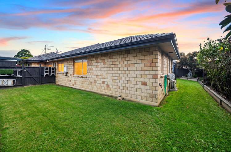 8 Belfry Place Wattle Downs_16