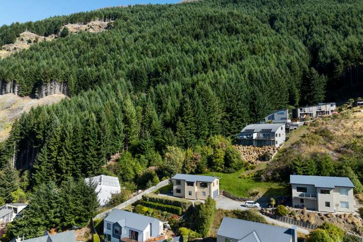 19b Arawata Terrace Fernhill/Sunshine Bay_16