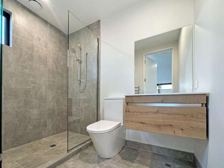 3/131 Simeon St Somerfield_14