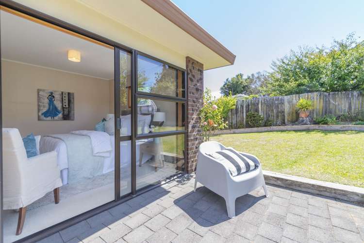 2/13 Parramatta Place Botany Downs_5