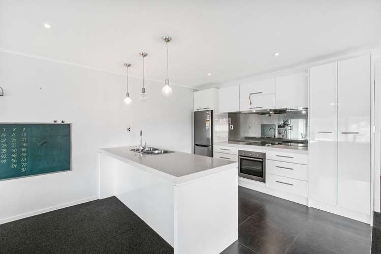 2/50 Taharoto Road Takapuna_11
