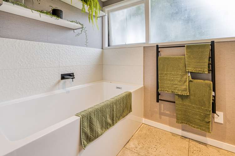 279 Royal Road Massey_15