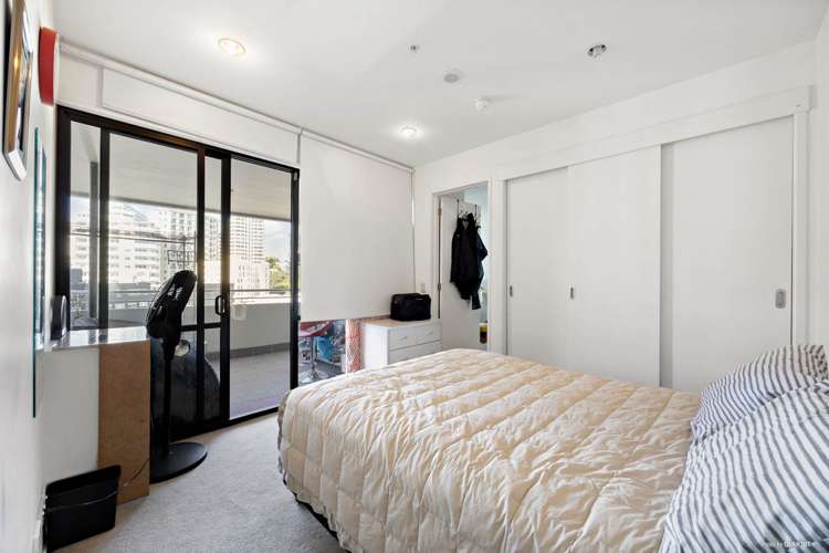 1308/18 Beach Road City Centre_4